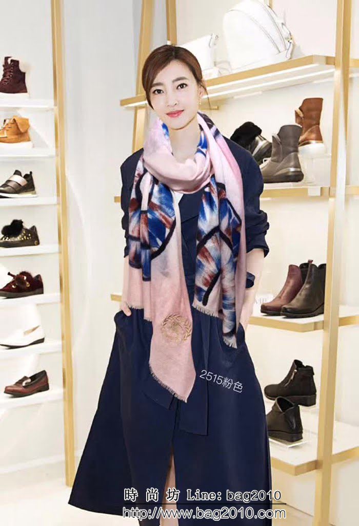 BURBERRY巴寶莉 秋冬新款刺繡戰馬女士高端羊絨羊毛長圍巾 2515 LLWJ6396